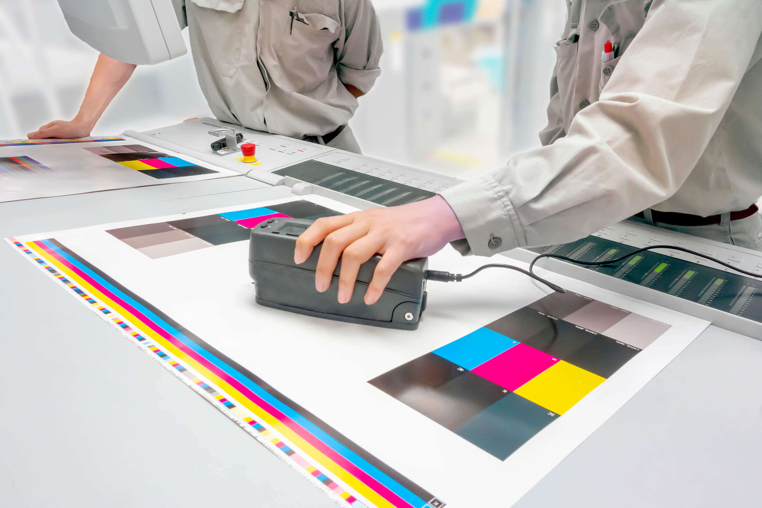 分光測色計とは？測定方法や種類、色彩計との違いを解説